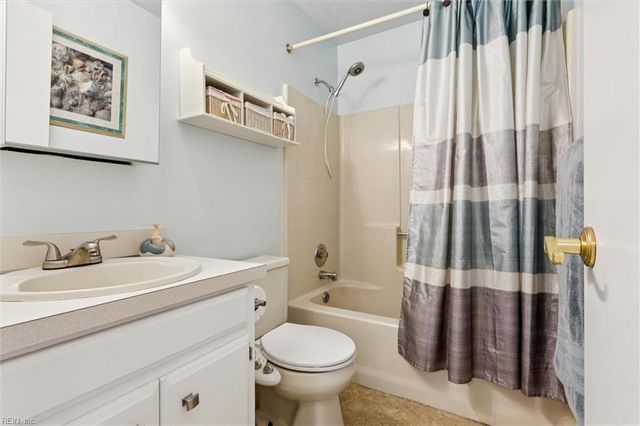 2855 Cypress Crest LN, Hayes, VA 23072