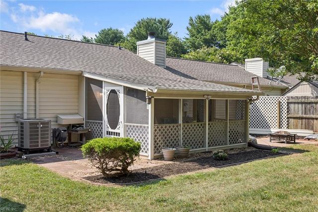 2855 Cypress Crest LN, Hayes, VA 23072