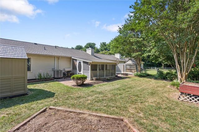 2855 Cypress Crest LN, Hayes, VA 23072
