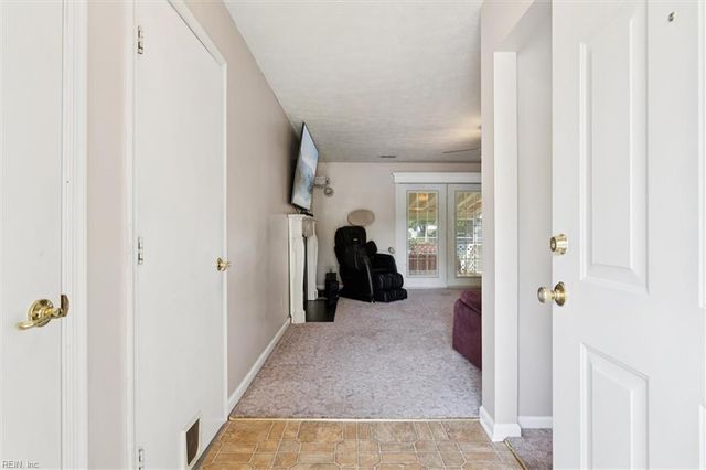2855 Cypress Crest LN, Hayes, VA 23072