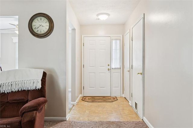 2855 Cypress Crest LN, Hayes, VA 23072