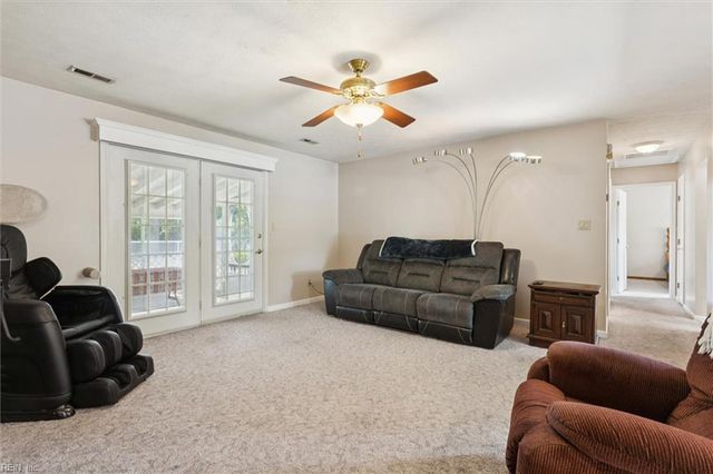 2855 Cypress Crest LN, Hayes, VA 23072