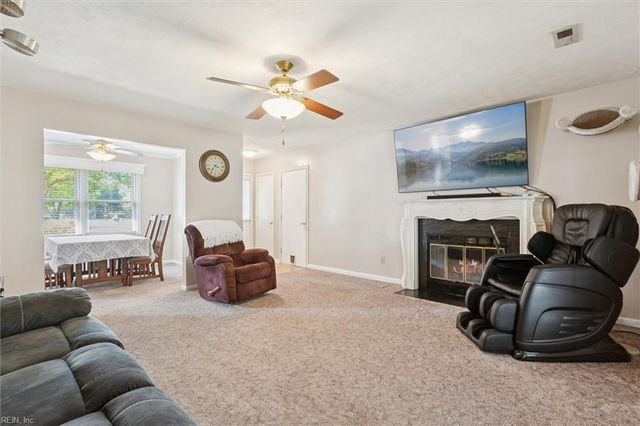 2855 Cypress Crest LN, Hayes, VA 23072