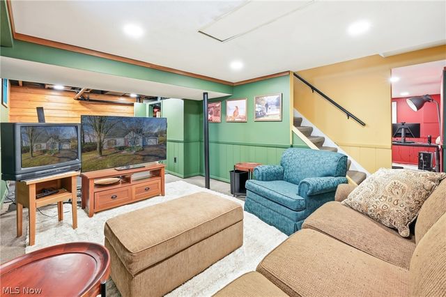 306 Park Avenue, Lowellville, OH 44436