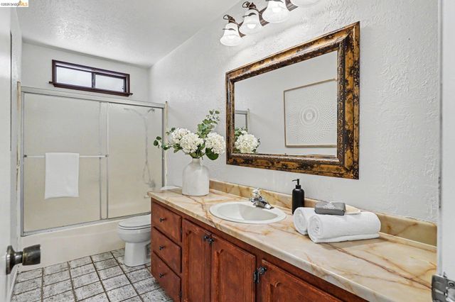 1250 Willow Lake Rd, Discovery Bay, CA 94505