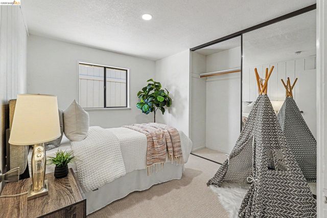 1250 Willow Lake Rd, Discovery Bay, CA 94505