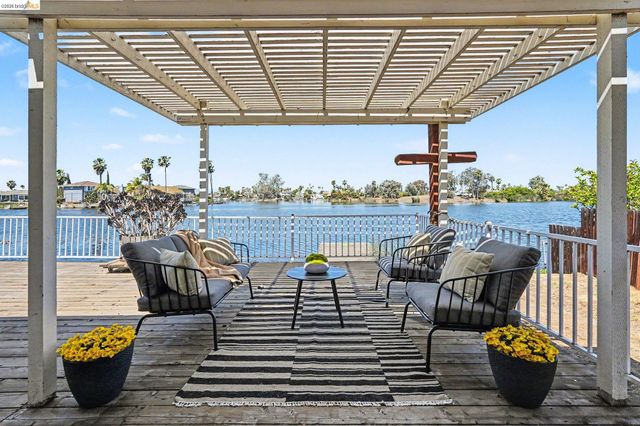 1250 Willow Lake Rd, Discovery Bay, CA 94505