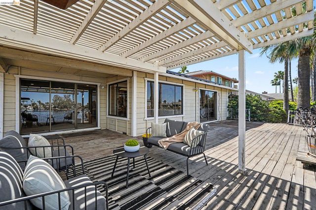 1250 Willow Lake Rd, Discovery Bay, CA 94505