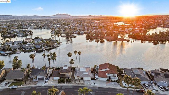 1250 Willow Lake Rd, Discovery Bay, CA 94505