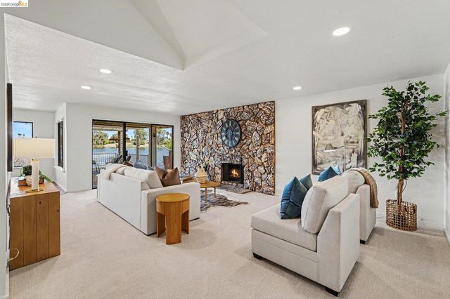 1250 Willow Lake Rd, Discovery Bay, CA 94505
