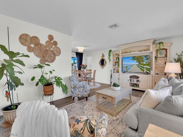 4622 SW 10th AVE, Cape Coral, FL 33914