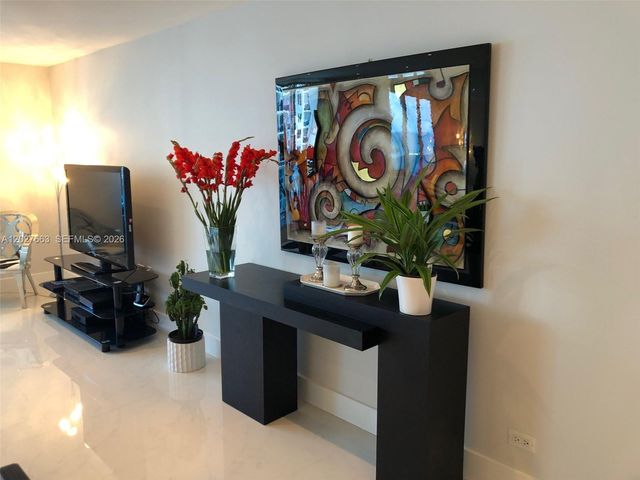 2301 Collins Ave 1210, Miami Beach, FL 33139