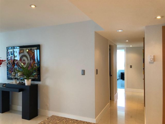 2301 Collins Ave 1210, Miami Beach, FL 33139