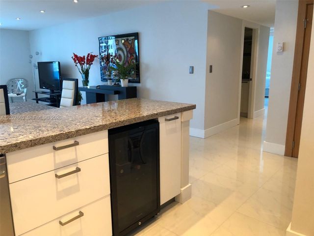 2301 Collins Ave 1210, Miami Beach, FL 33139