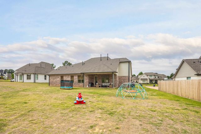 10252 GRAY HERON DR, Lakeland, TN 38002