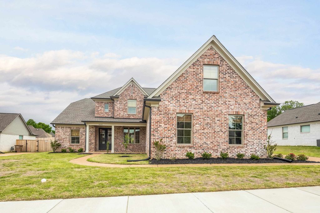 10252 GRAY HERON DR, Lakeland, TN 38002