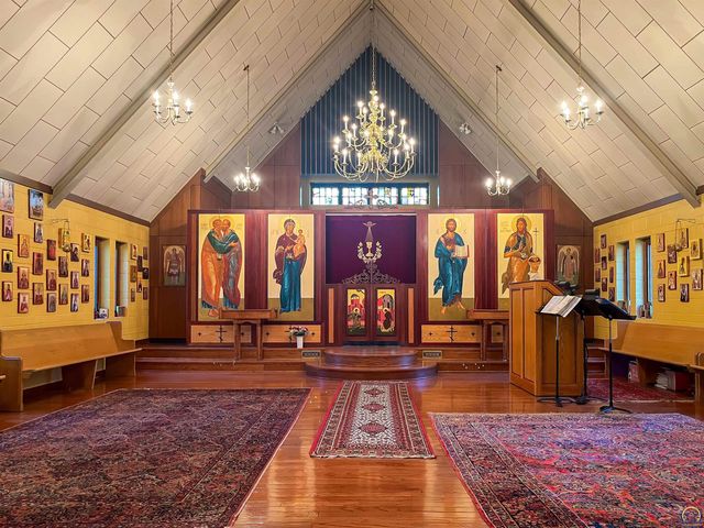 2516 SW Huntoon ST, Topeka, KS 66604