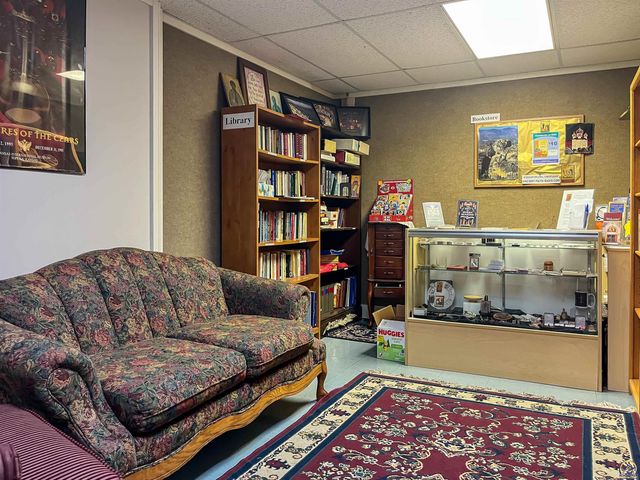 2516 SW Huntoon ST, Topeka, KS 66604