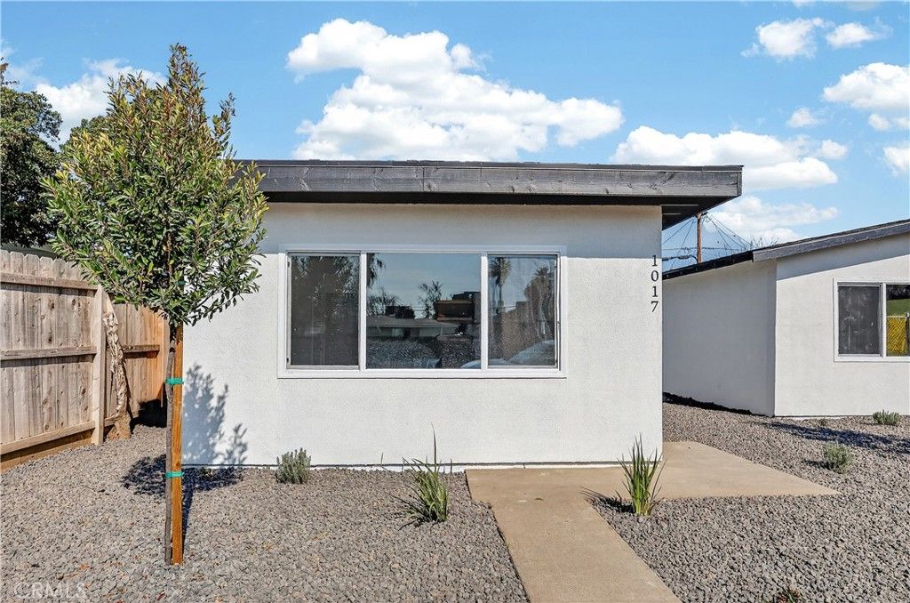 Image 3 of property listing at 1013 -1017 W Santa Fe Avenue, Merced, CA 95340