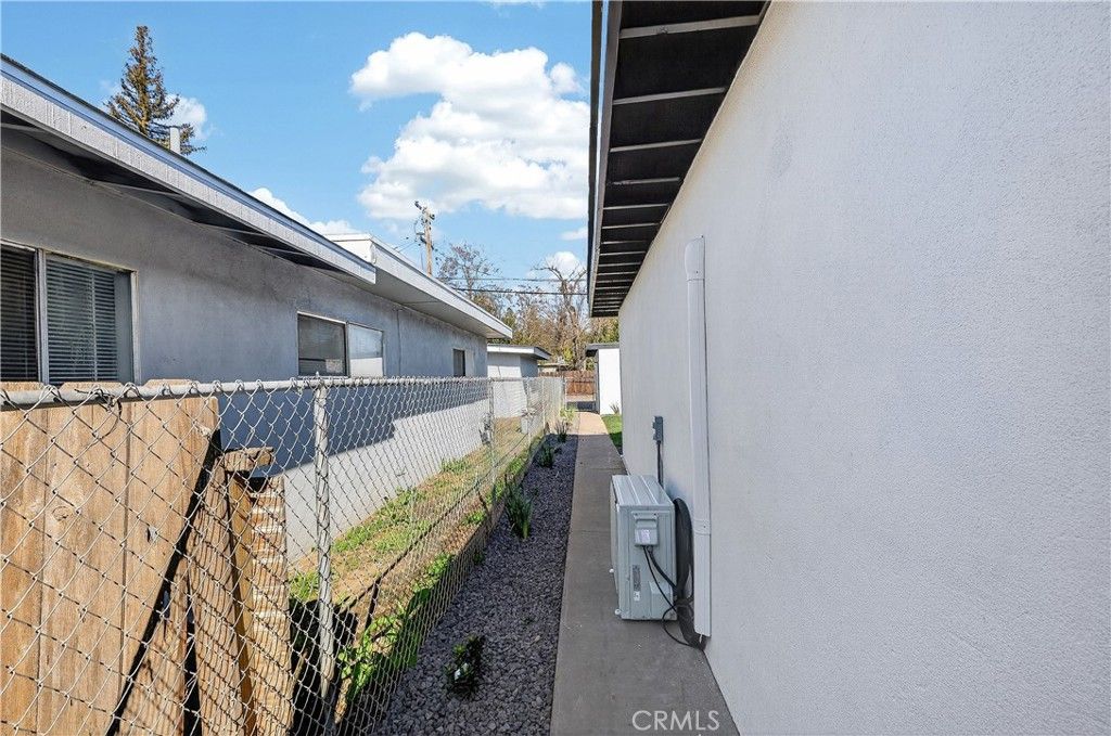 Image 5 of property listing at 1013 -1017 W Santa Fe Avenue, Merced, CA 95340