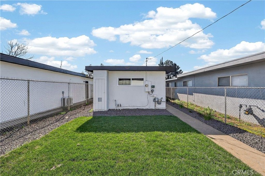 Image 6 of property listing at 1013 -1017 W Santa Fe Avenue, Merced, CA 95340