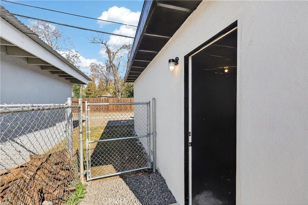 Image 8 of property listing at 1013 -1017 W Santa Fe Avenue, Merced, CA 95340