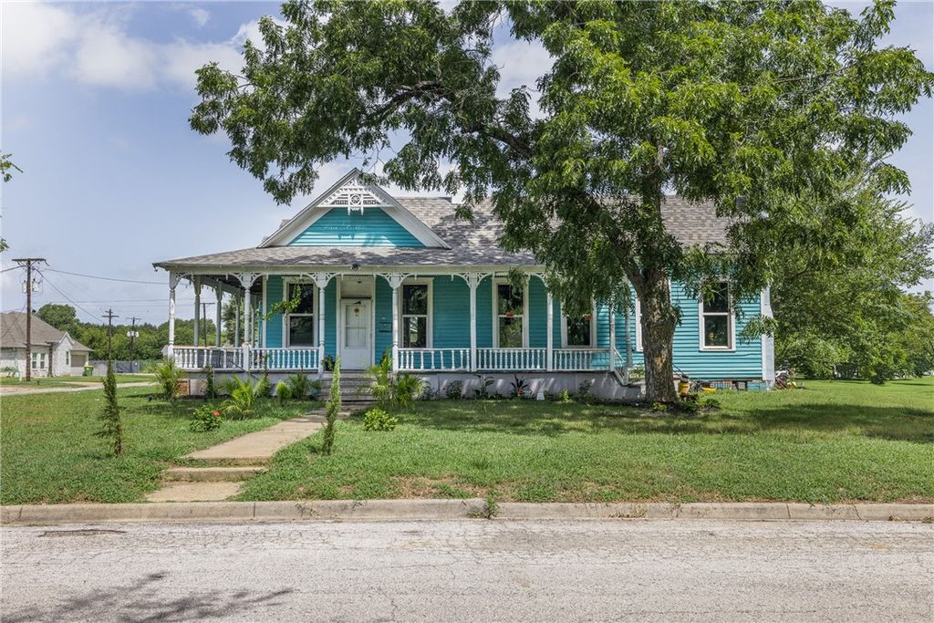 610 West Davis Street, Hearne, TX 77859 — photo 2