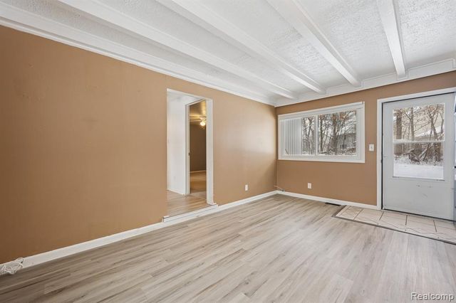 2266 Newberry Road, Waterford, MI 48329