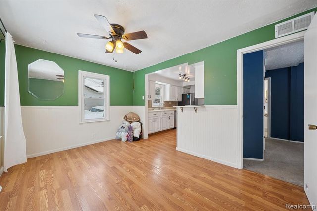 2266 Newberry Road, Waterford, MI 48329