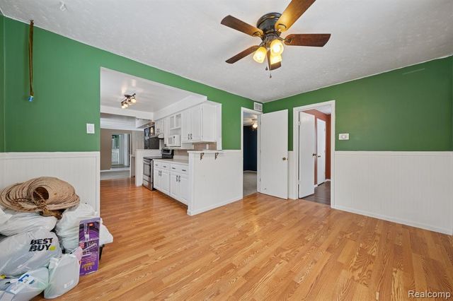 2266 Newberry Road, Waterford, MI 48329