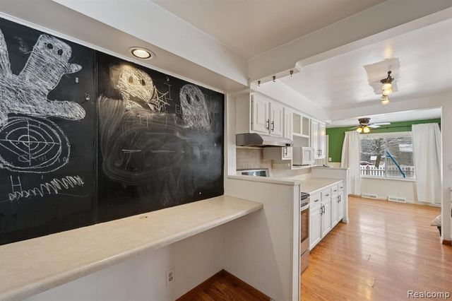 2266 Newberry Road, Waterford, MI 48329