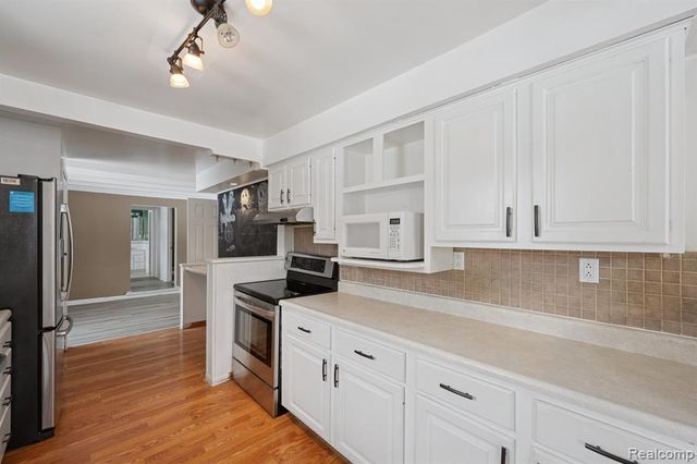 2266 Newberry Road, Waterford, MI 48329