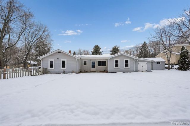 2266 Newberry Road, Waterford, MI 48329