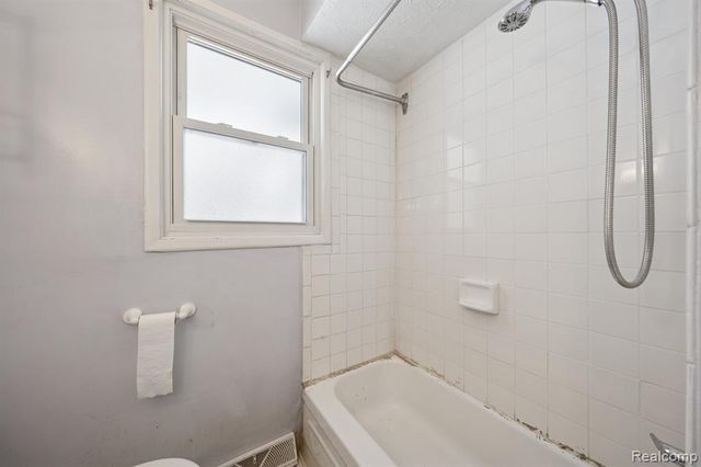 2266 Newberry Road, Waterford, MI 48329