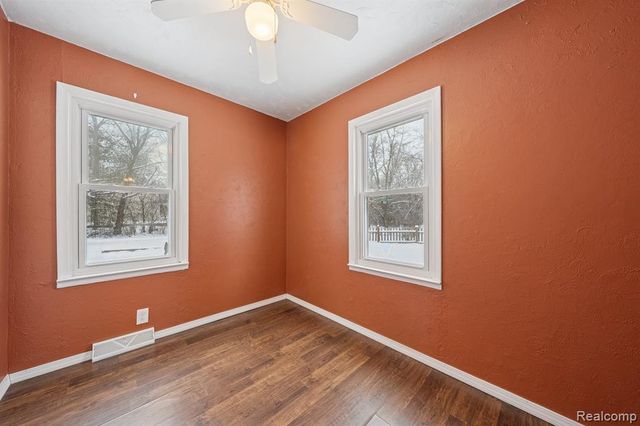 2266 Newberry Road, Waterford, MI 48329