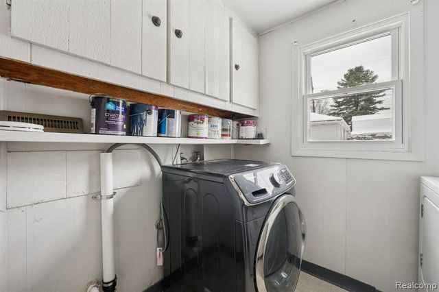 2266 Newberry Road, Waterford, MI 48329