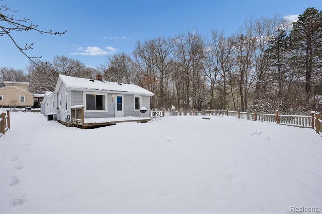 2266 Newberry Road, Waterford, MI 48329