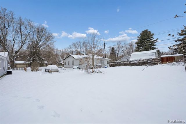 2266 Newberry Road, Waterford, MI 48329