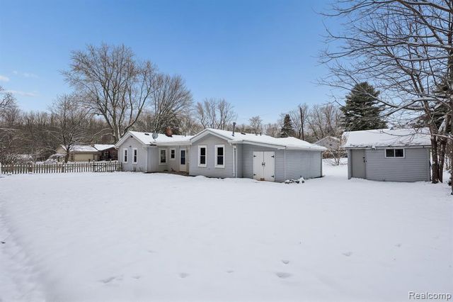 2266 Newberry Road, Waterford, MI 48329