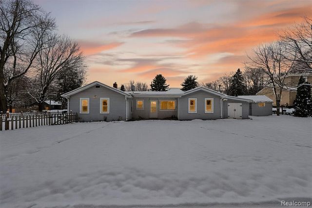 2266 Newberry Road, Waterford, MI 48329