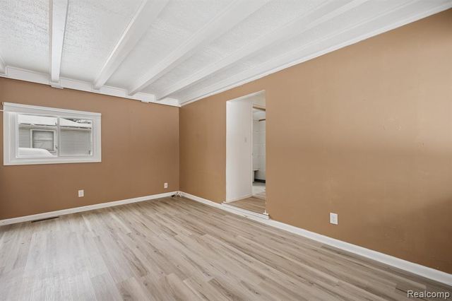 2266 Newberry Road, Waterford, MI 48329