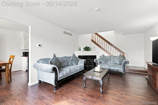 2101 E Vine Way Drive 93, Canton Charter Township, MI 48188
