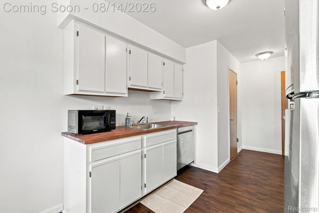 2101 E Vine Way Drive 93, Canton Charter Township, MI 48188