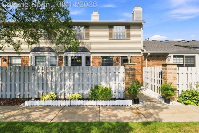 2101 E Vine Way Drive 93, Canton Charter Township, MI 48188