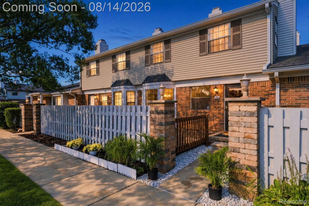 2101 E Vine Way Drive 93, Canton Charter Township, MI 48188