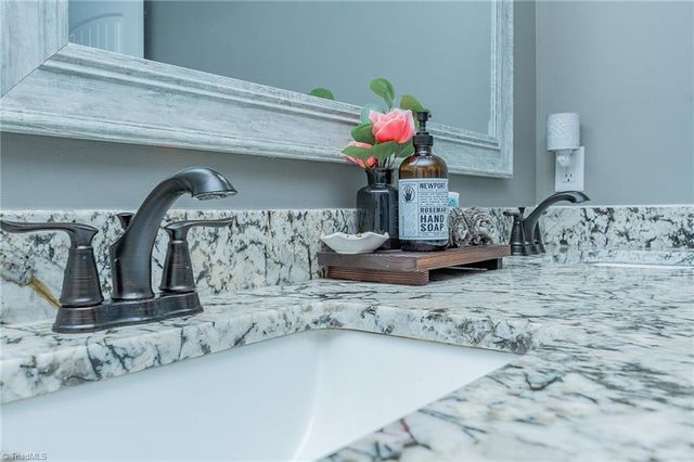 131 Lake Drive 10, Lexington, NC 27292