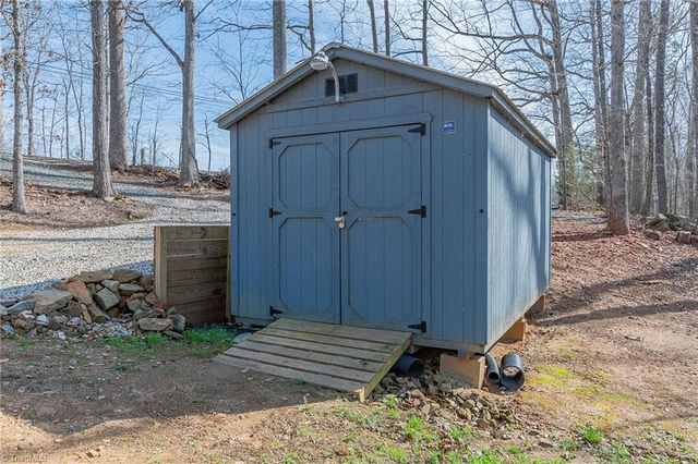 131 Lake Drive 10, Lexington, NC 27292