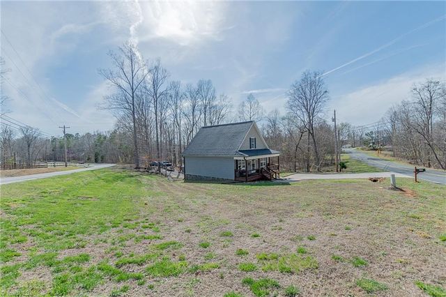 131 Lake Drive 10, Lexington, NC 27292