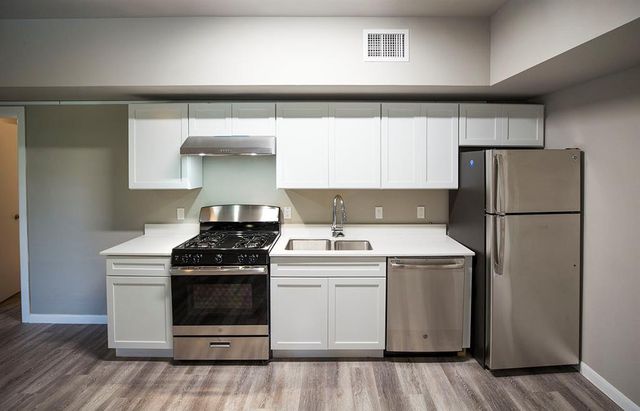 911 W 22nd ST 303, Austin, TX 78705