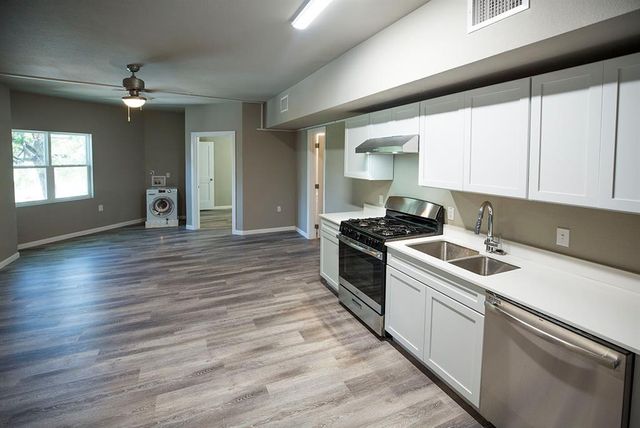 911 W 22nd ST 303, Austin, TX 78705